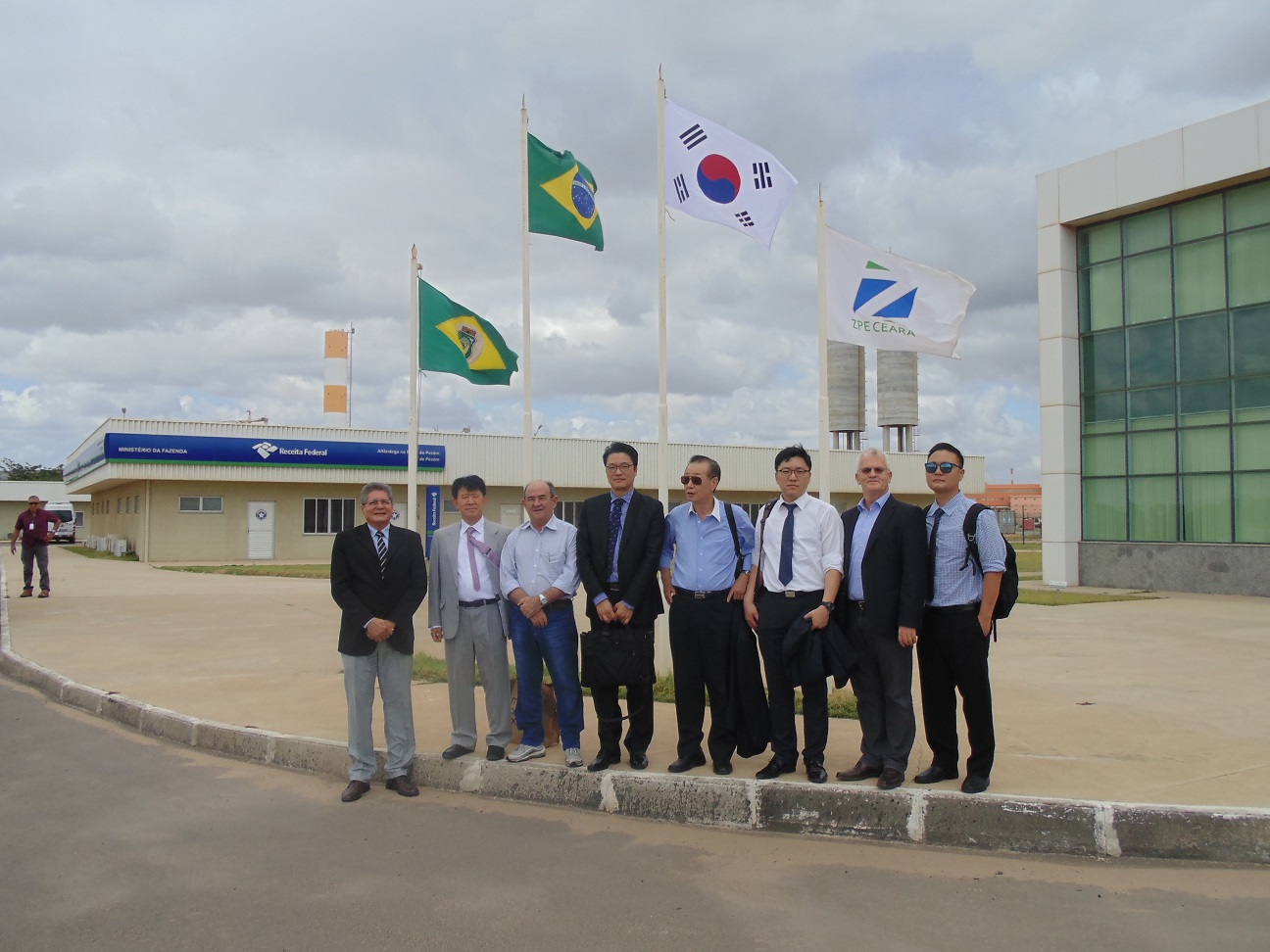 Empresários Coreanos do setor de gás visitam o Complexo do Pecém